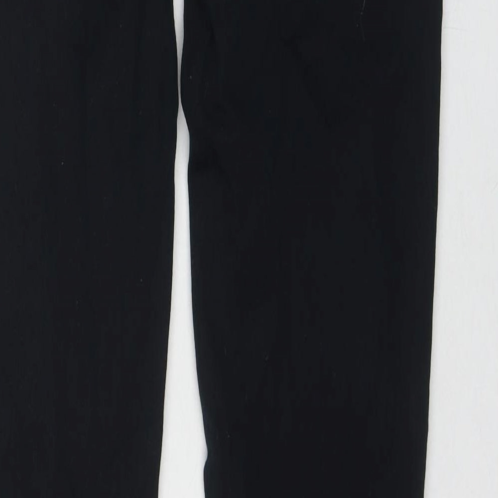 Brand and care label for Denim & Co. men’s black cotton straight jeans, size 28, in, 32-inch leg regular zip