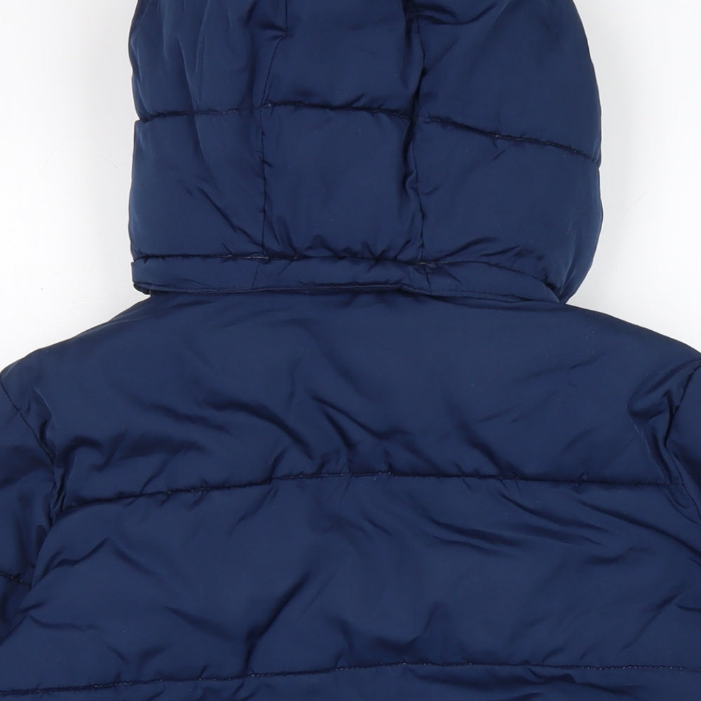 Brand and care label for Gap boys’ blue puffer jacket coat, size M, zip