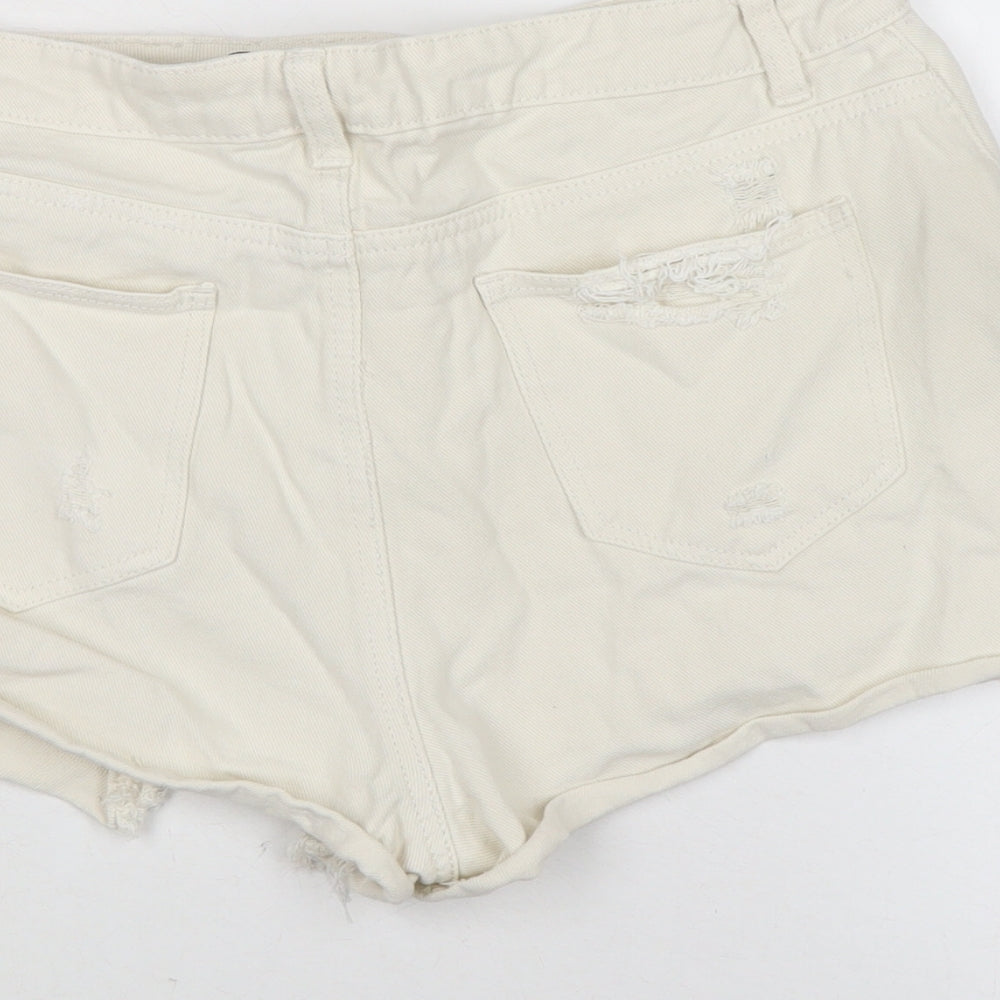 Brand and care label for Denim & Co. women’s ivory cotton cut-off shorts, size UK 14, regular zip