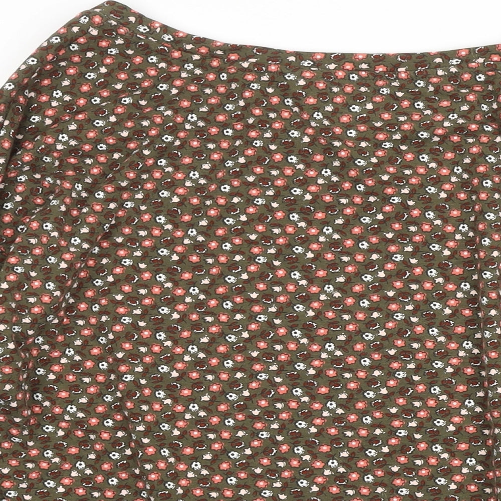 Brand and care label for Lands End women’s green floral polyester jersey blouse, size XL, scoop neck
