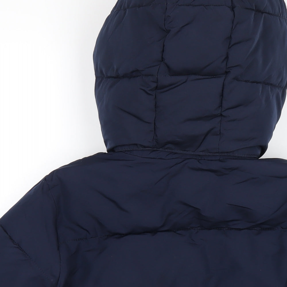 Brand and care label for Gap boys’ blue puffer jacket coat, size S, zip