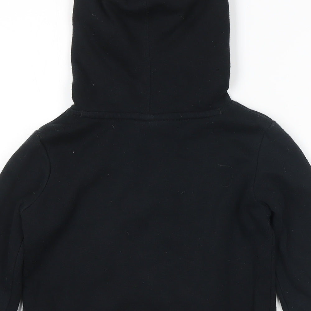 Brand and care label for Jordan boys’ black cotton pullover hoodie, size 4-5, years