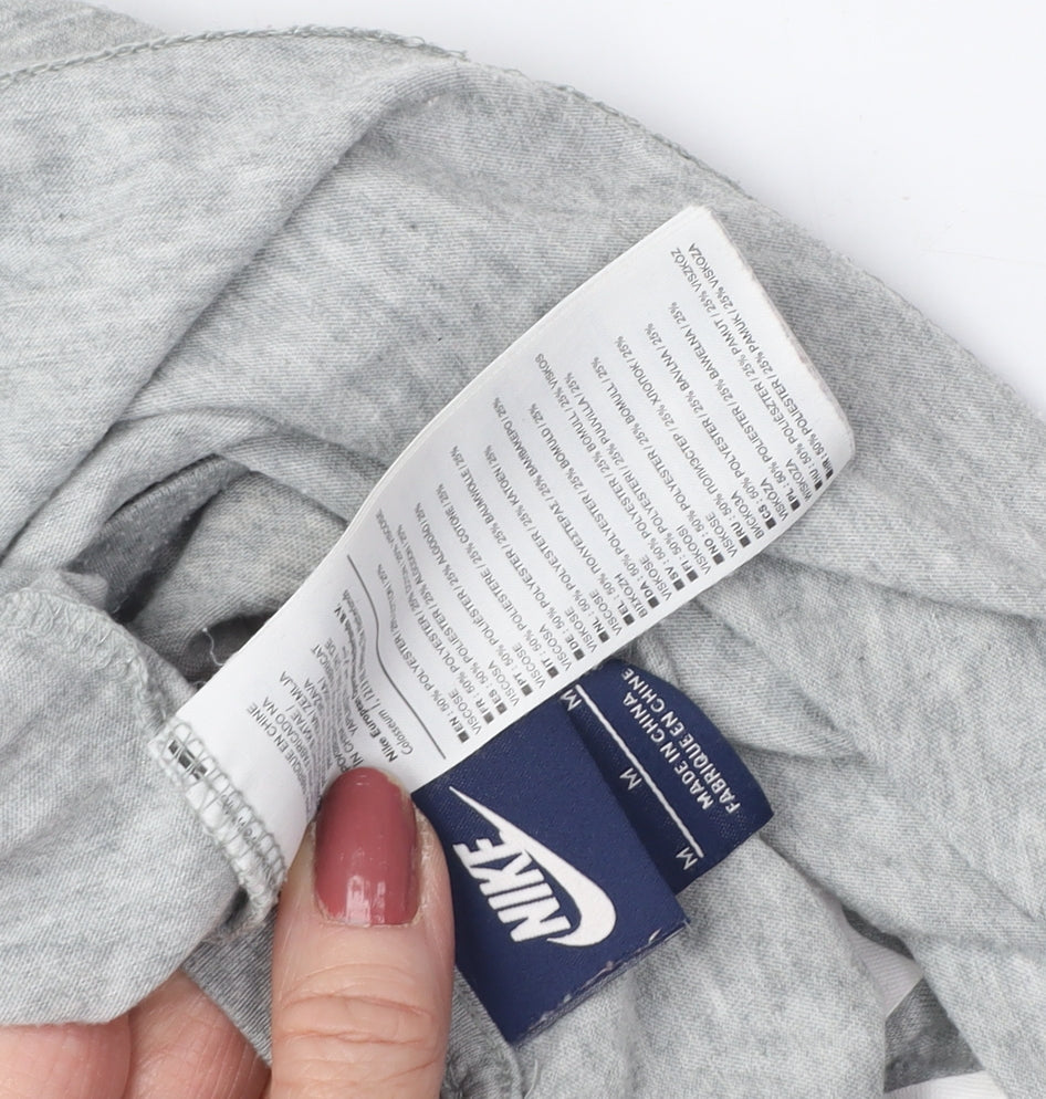 Close-up detail of Nike unisex grey m jersey t-shirt, regular fit