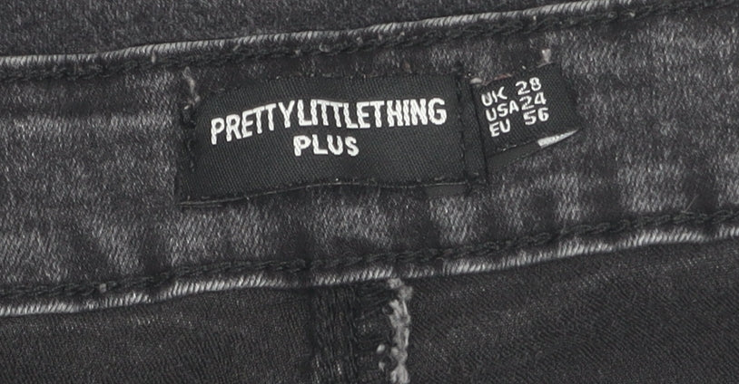 PrettyLittleThing Women's Black Distressed Jeans Size 28