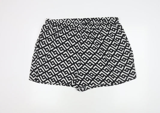 Boohoo Women's Plus Black Geometric Shorts Size 24