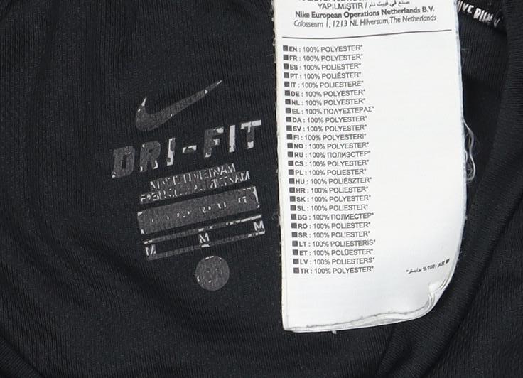 Close-up detail of Nike unisex adults black dri-fit t-shirt m