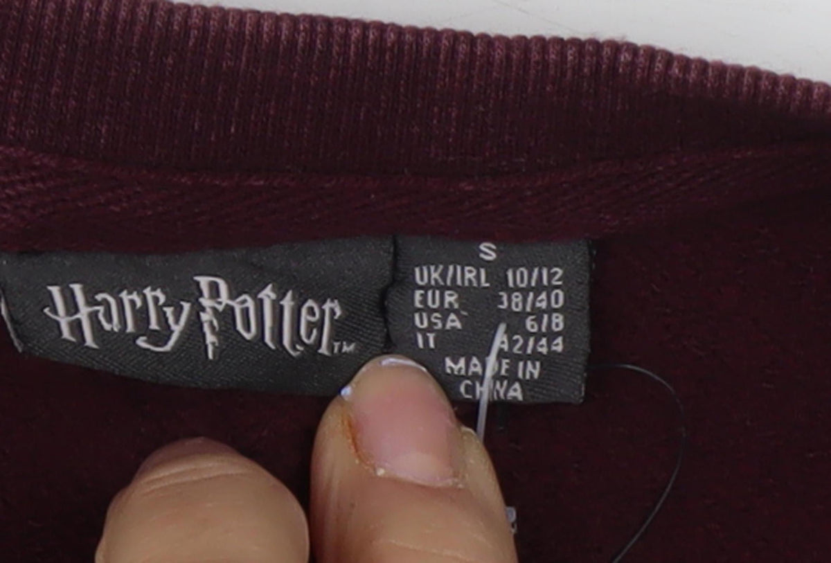 Close-up detail of Harry Potter Red Sweatshirt unisex adult 10/12 pullover