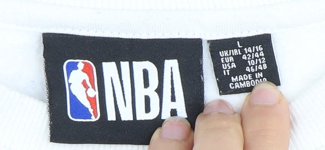 Close-up detail of NBA unisex adults white pullover sweatshirt l