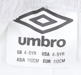 Umbro Boys White Football Athletic Shorts 4-5 Years