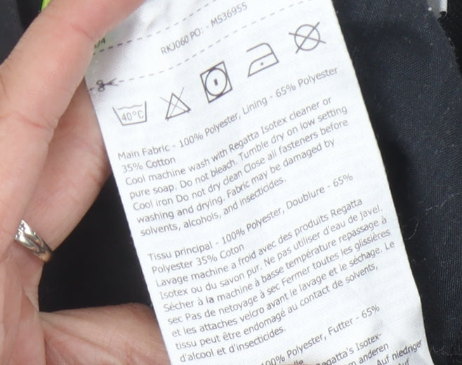 Brand and care label for Regatta boys’ black active shorts 5-6 years with pockets