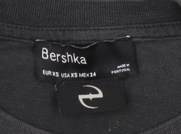 Bershka Women's XS Black Cropped Graphic T-Shirt