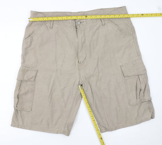 Levi's Men's Beige Cargo Shorts Size 42 Regular Fit Cotton