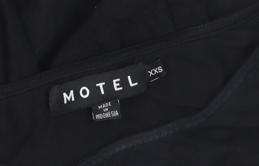 Brand and care label for Motel Rocks girls’ black xxs cropped long sleeve graphic t-shirt