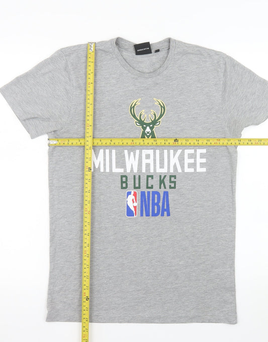 New Era Men's Grey Milwaukee Bucks NBA Graphic T-Shirt XS