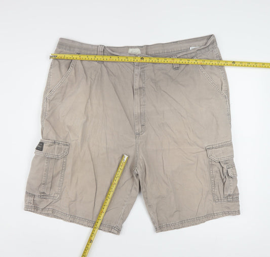 Wrangler Men's Beige Cargo Shorts Size 42 Regular Cotton Workwear