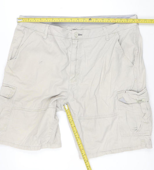 Wrangler Men's Beige Cargo Shorts Size 40 Regular Cotton