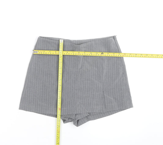 Love Tree Women's Grey Pinstripe Chino Shorts Size M