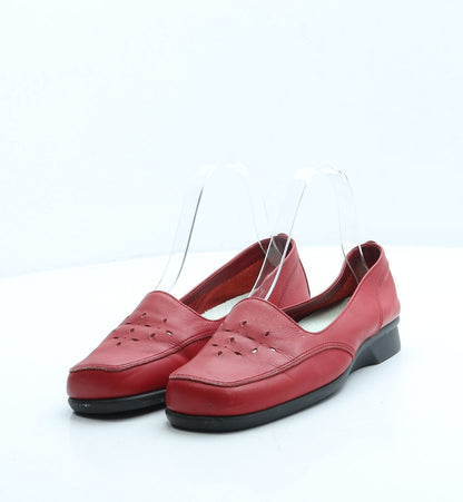 Preworn Womens Red Leather Slip On Flat UK 4 - Cut out detail
