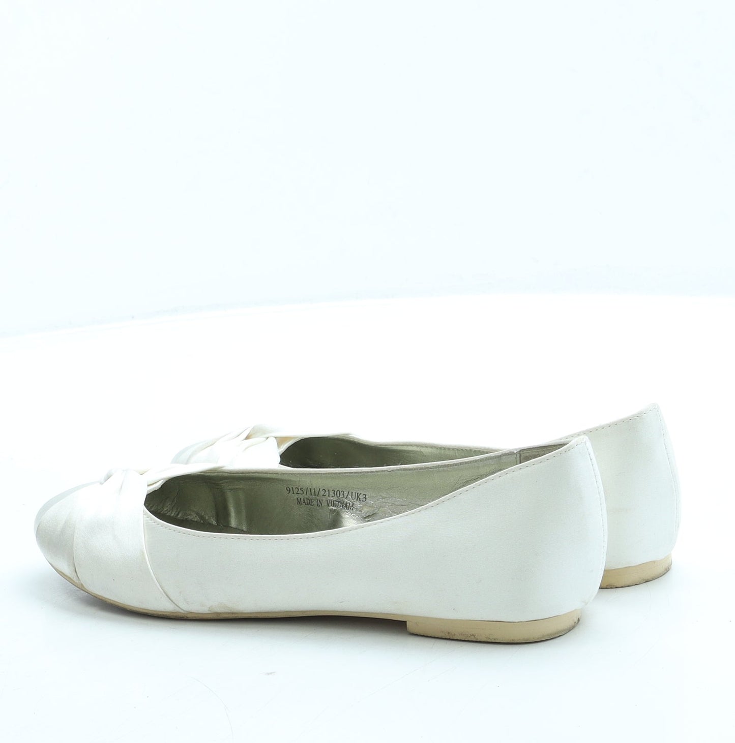 Preworn Girls Ivory Polyester Ballet Flat UK 3 - Bridal Party