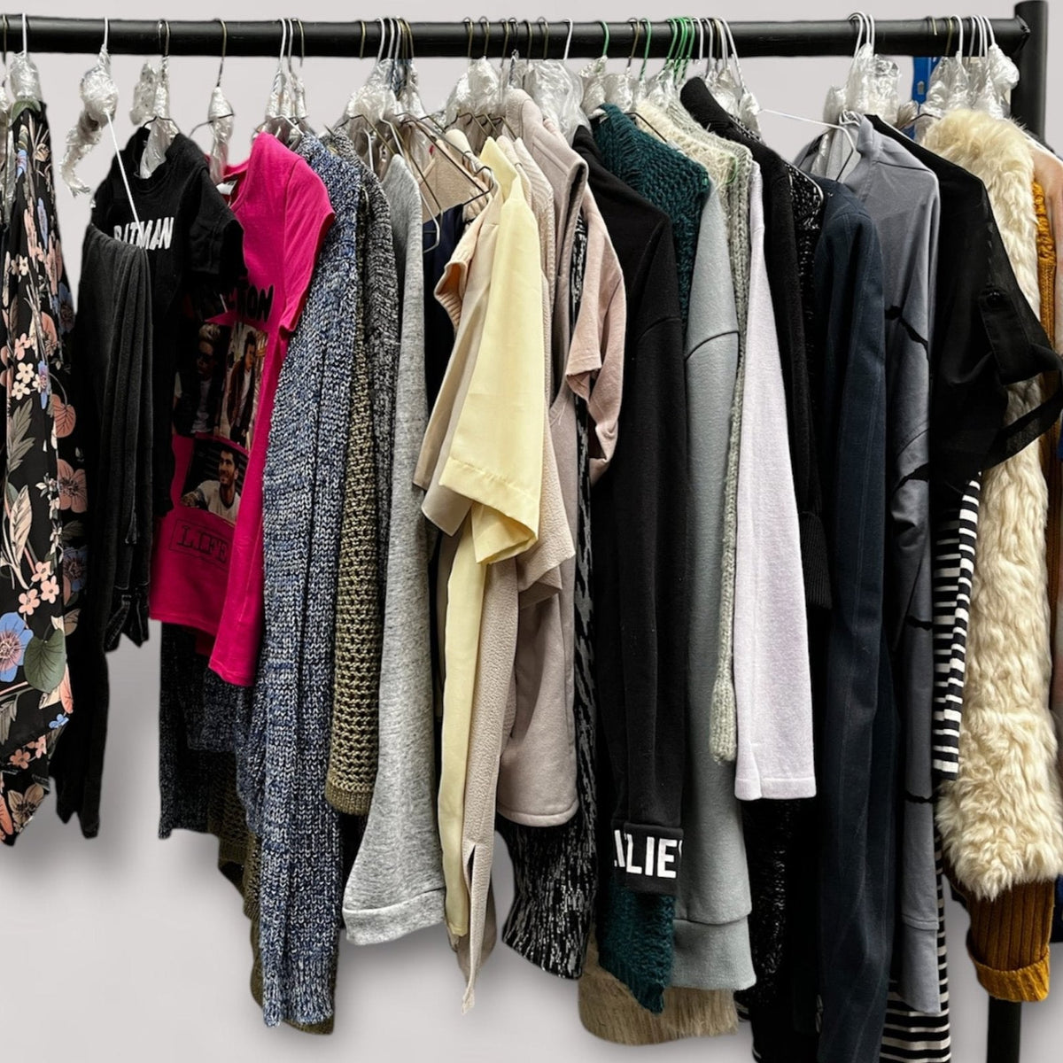 Preloved Womens High Street Brands 35-Pack Wholesale Preloved Clothing For Resale - Image 31