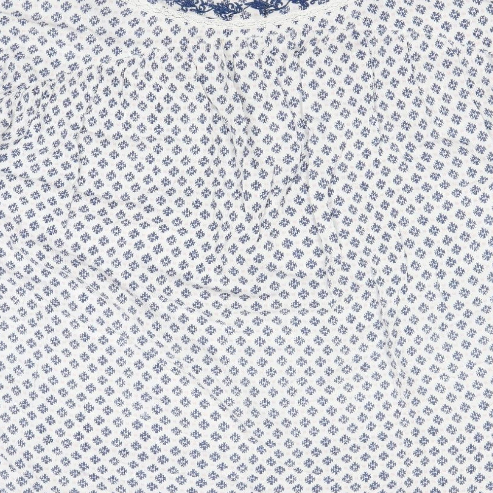 Preworn Womens White Argyle/Diamond  Basic T-Shirt Size 14