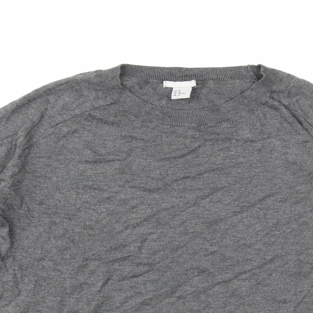 Close-up detail of H&M women’s grey knit jumper, size M