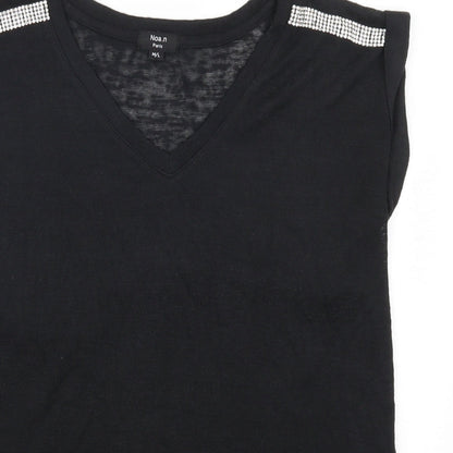 Close-up detail of Noa.n Paris women’s black basic t-shirt, size M