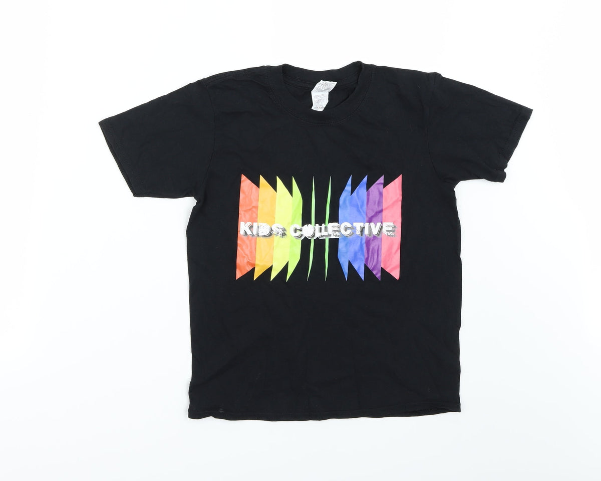 Front view of Gildan boys’ black basic t-shirt, size 9-10, years
