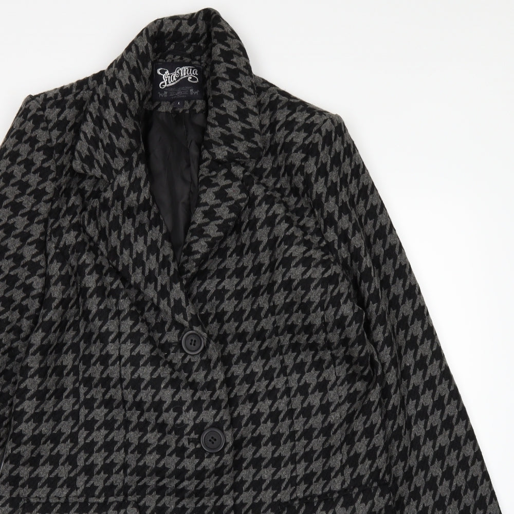 Close-up detail of sia mia women’s black jacket, size L