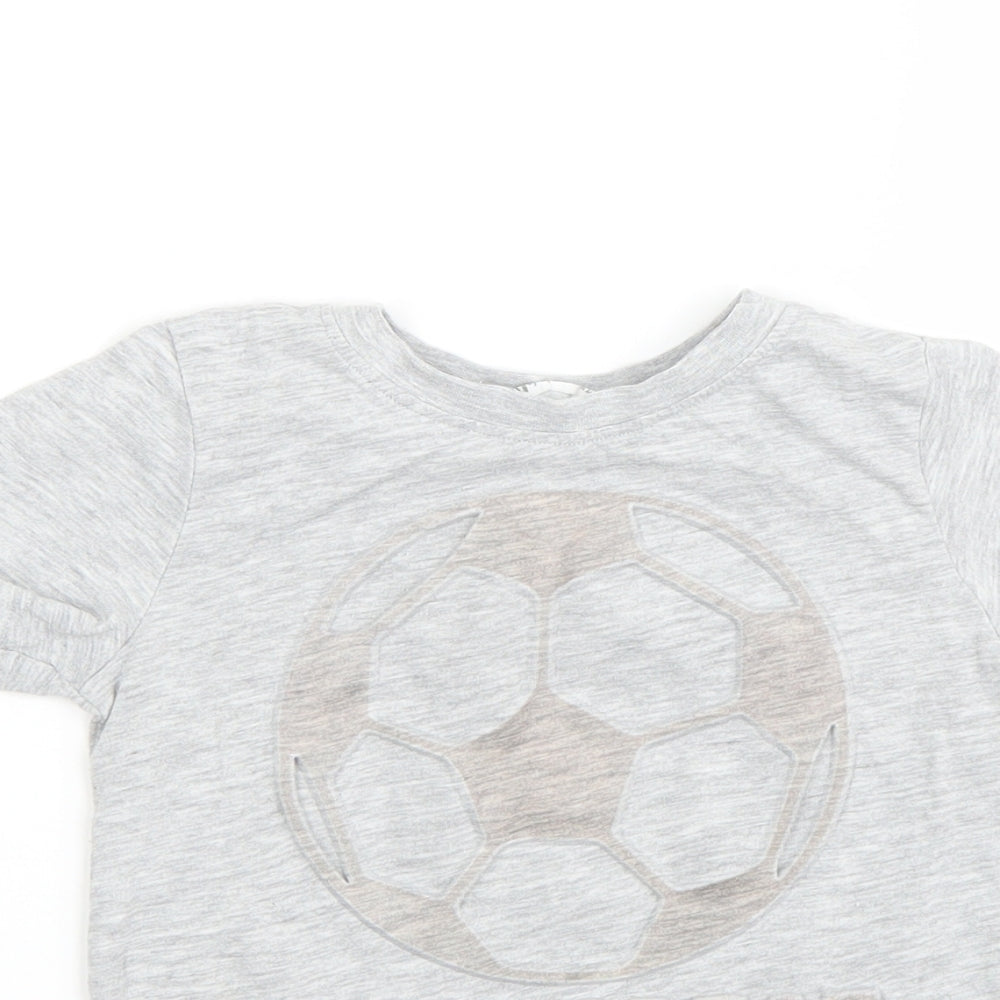 Close-up detail of H&M boys’ grey batik rayon basic t-shirt, size 5, years
