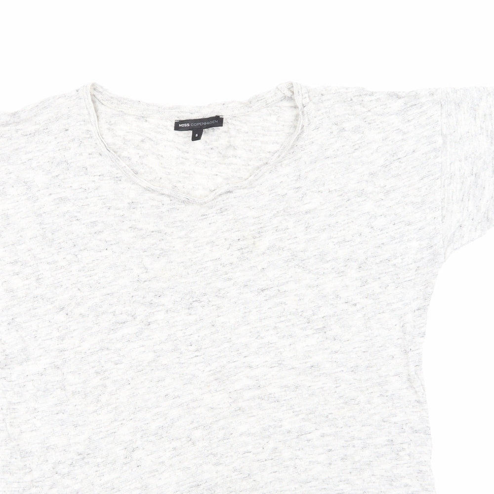 Close-up detail of Moss Copenhagen women’s grey basic t-shirt, size S