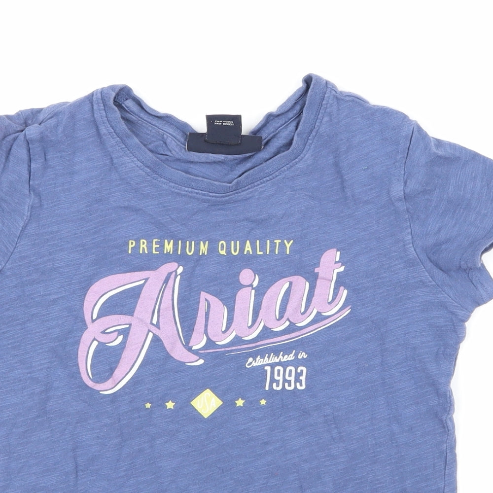 Close-up detail of Ariat girls’ blue basic t-shirt, size S