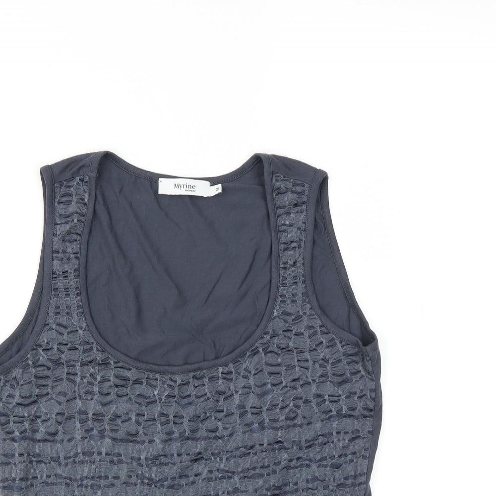 Close-up detail of Myrine & Me women’s grey basic tank, size M