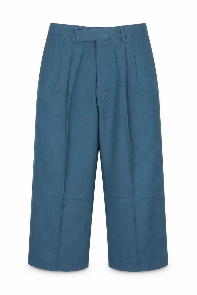 Front view of Preworn women’s green chino shorts, size UK 28, in