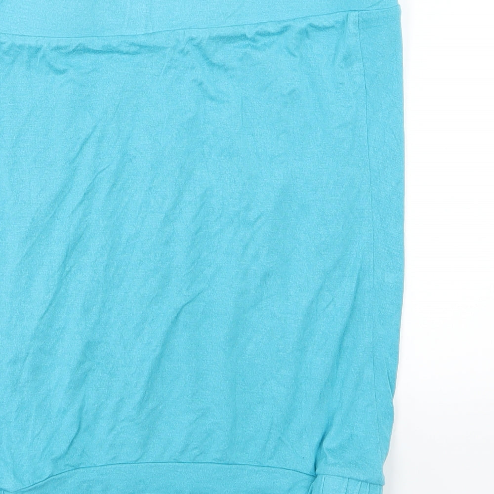 Brand and care label for Pattyboutik women’s blue jersey basic t-shirt, size M