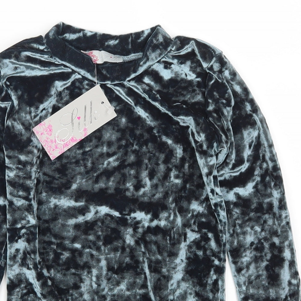 Close-up detail of Silk girls’ blue pullover sweatshirt, size 5-6, years