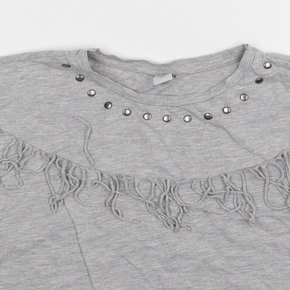 Close-up detail of Tu girls’ grey basic t-shirt, size 7, years
