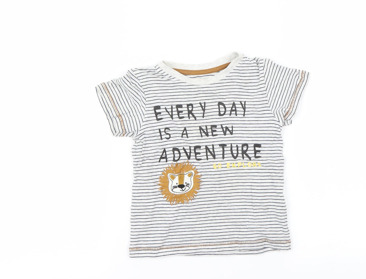 Preworn Boys White Striped  Basic T-Shirt Size 2-3 Years