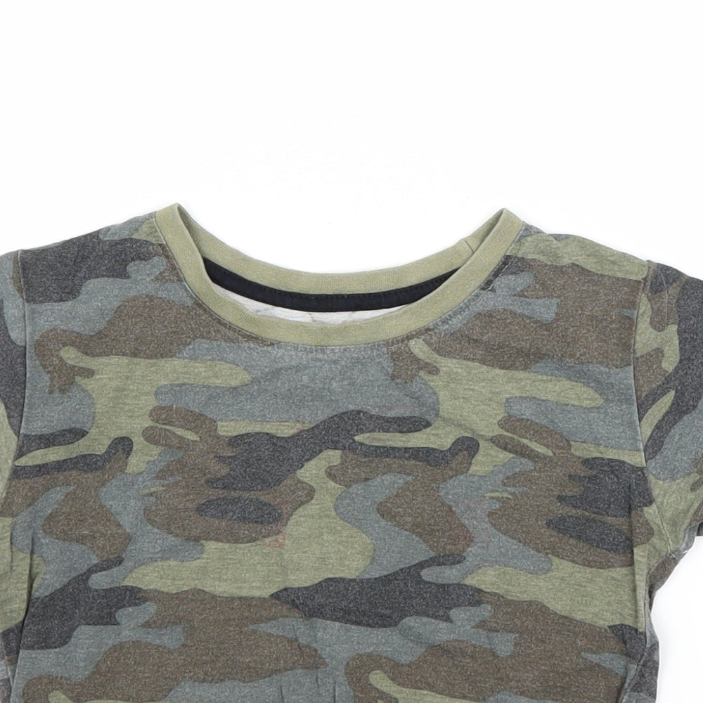 Primark Boys Green Camouflage  Basic T-Shirt Size 5-6 Years