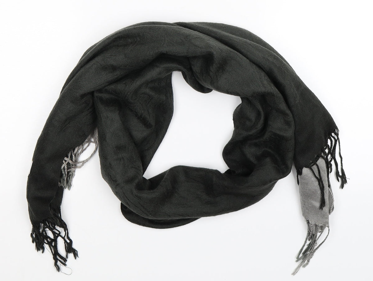 Front view of Pashmina unisex grey knit scarf