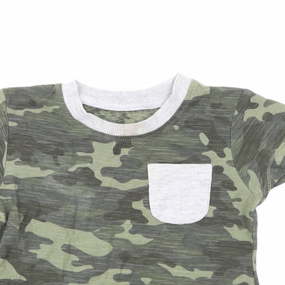 Preworn Boys Green Camouflage  Basic T-Shirt Size 18-24 Months