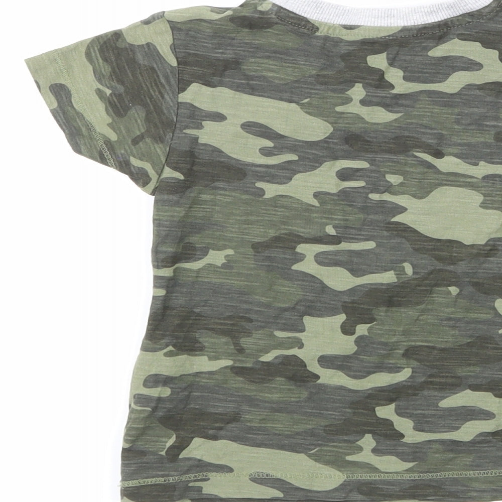 Preworn Boys Green Camouflage  Basic T-Shirt Size 18-24 Months