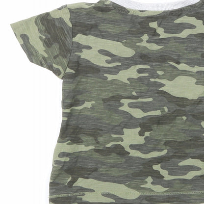 Preworn Boys Green Camouflage  Basic T-Shirt Size 18-24 Months