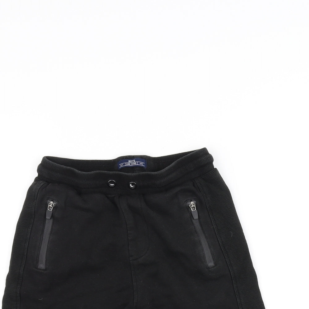 Preworn Boys Black   Sweat Shorts Size 9 Years