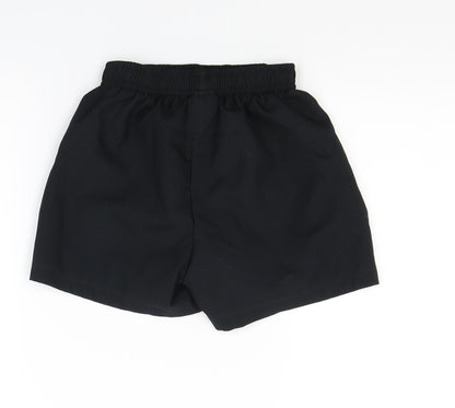 Umbro Boys Black   Bermuda Shorts Size 4-5 Years - Man City FC