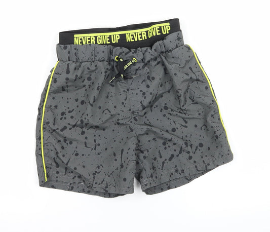 Nutmeg Boys Grey Geometric  Sweat Shorts Size 9-10 Years - Never Give up