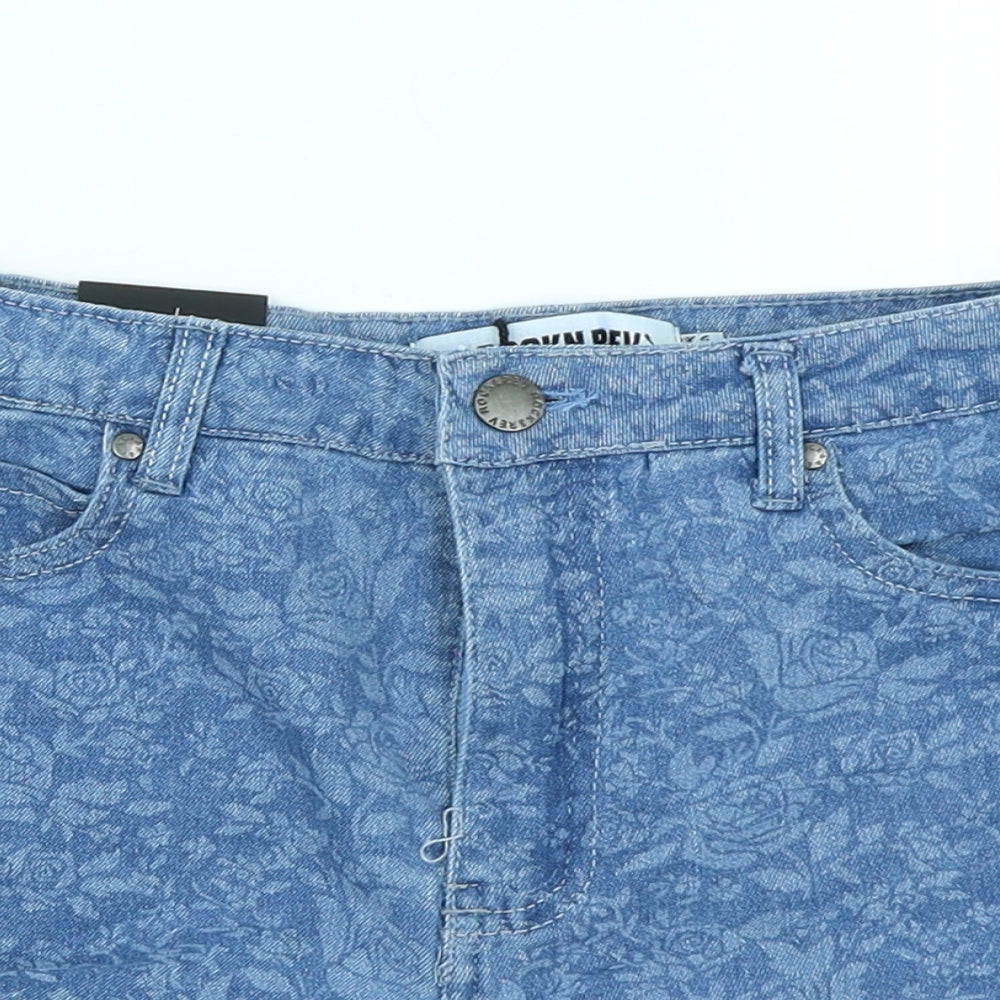 The Rockin Rev Womens Blue Floral Denim Hot Pants Shorts Size 6
