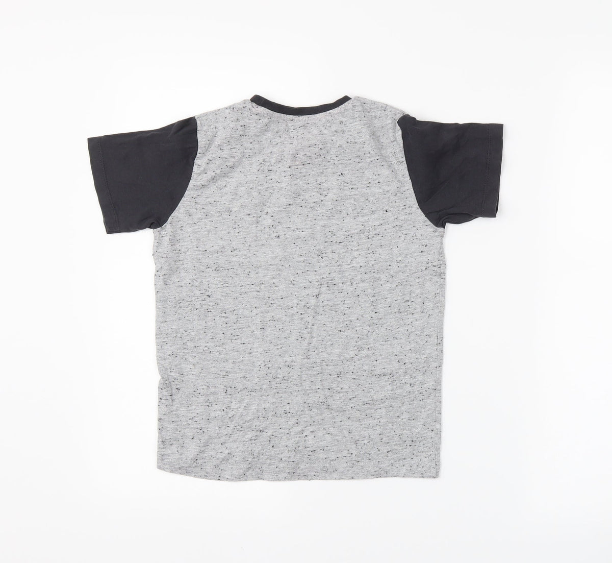 Preworn Boys Grey   Basic T-Shirt Size 7 Years