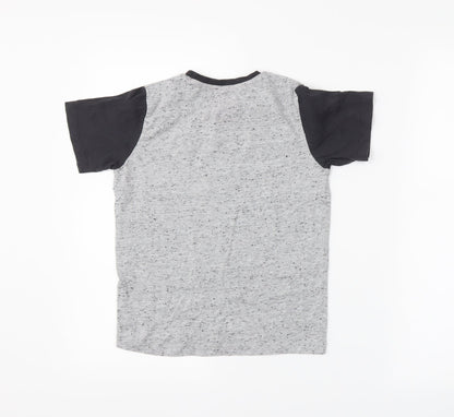 Preworn Boys Grey   Basic T-Shirt Size 7 Years