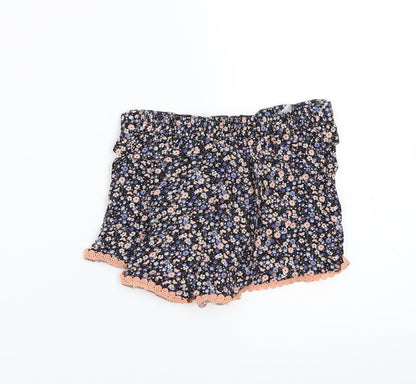 Primark Girls Black Floral  Bermuda Shorts Size 5-6 Years